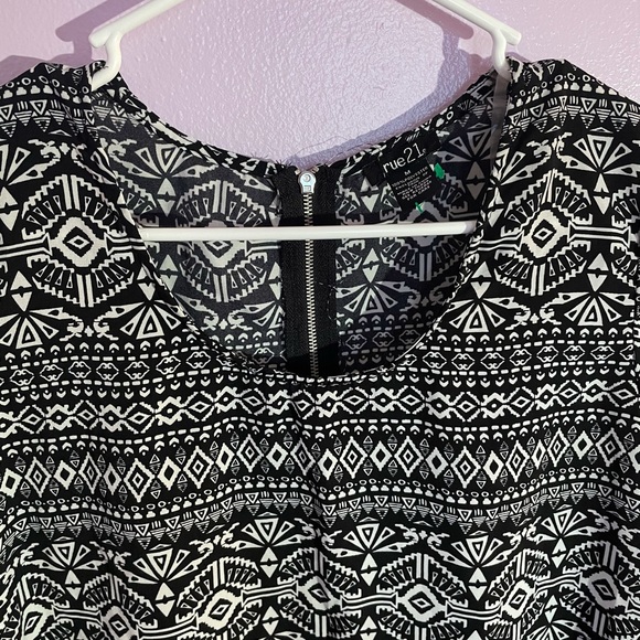 Black and white dress - Picture 2 of 3